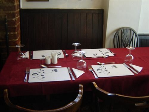 מלון סווינדון The Fox & Hounds מראה חיצוני תמונה
