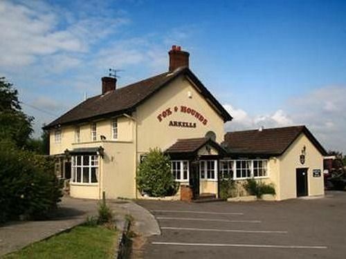 מלון סווינדון The Fox & Hounds מראה חיצוני תמונה
